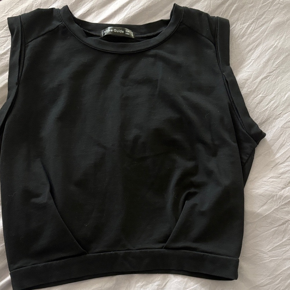 Women’s Black Sleeveless Crop Tank Top